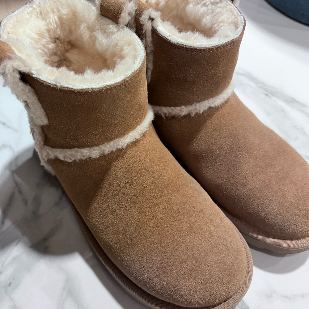 UGG Tan Ankle Boots with Cream Fur Lining
